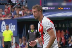 西甲联赛巴塞罗那绝杀奥萨苏纳，替补球员助力领跑积分榜